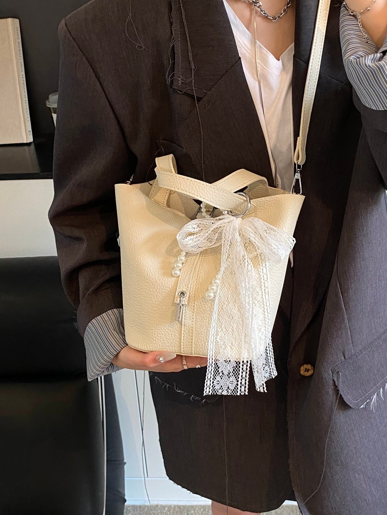 White Handbag with Lace and Pearl Charm