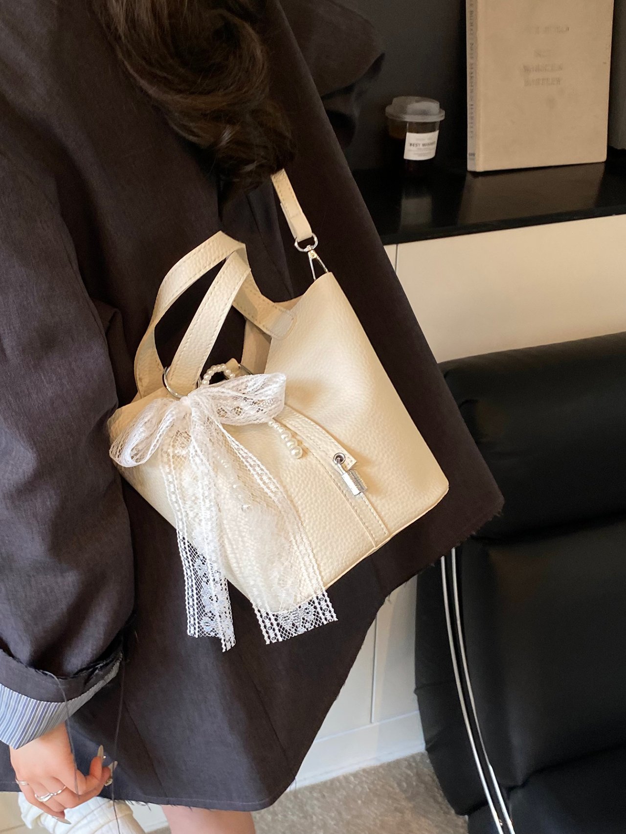 White Handbag with Lace and Pearl Charm