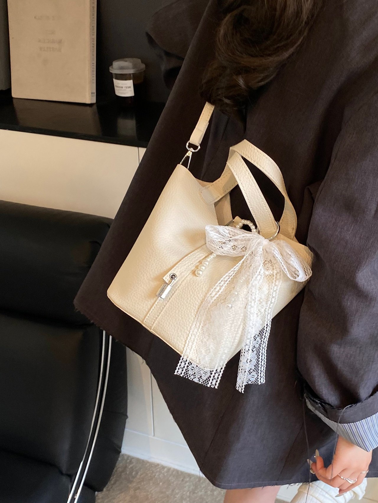 White Handbag with Lace and Pearl Charm