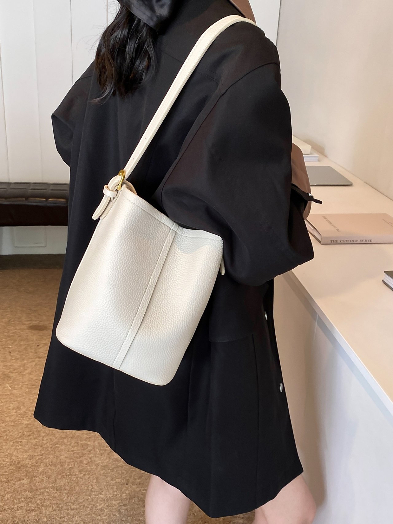 Off-White Plain Shoulder Bag
