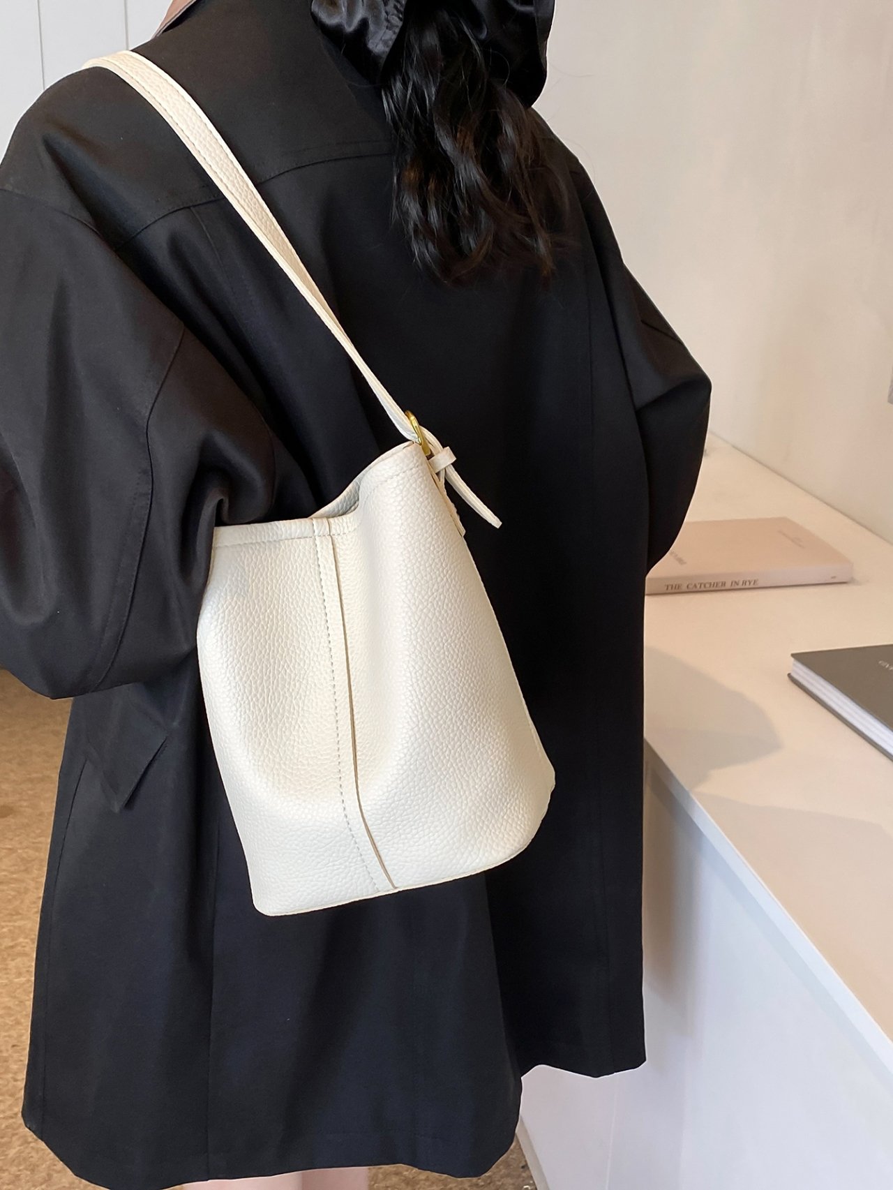 Off-White Plain Shoulder Bag