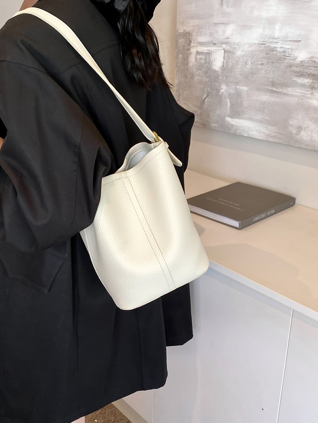 Off-White Plain Shoulder Bag