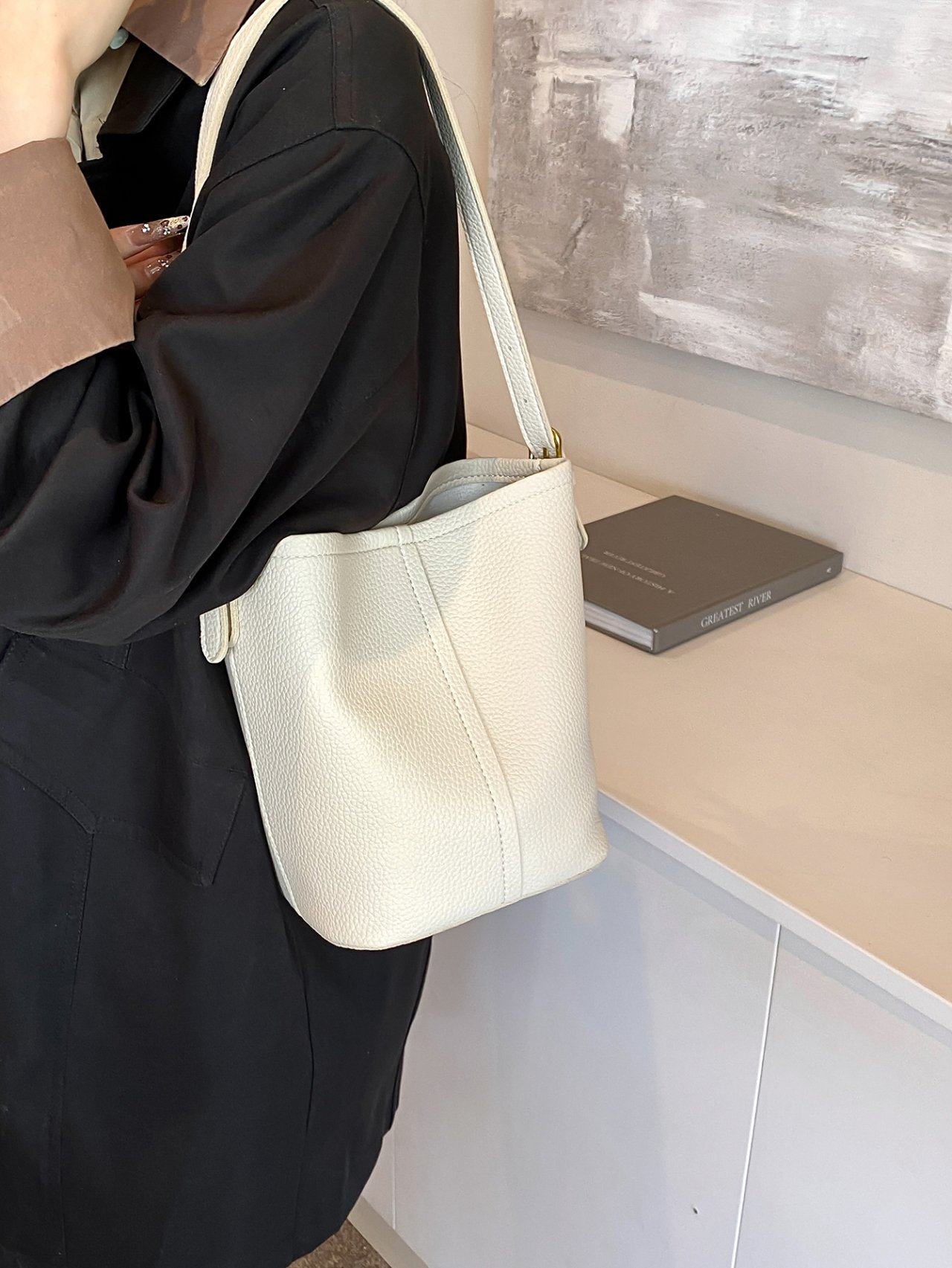 Off-White Plain Shoulder Bag