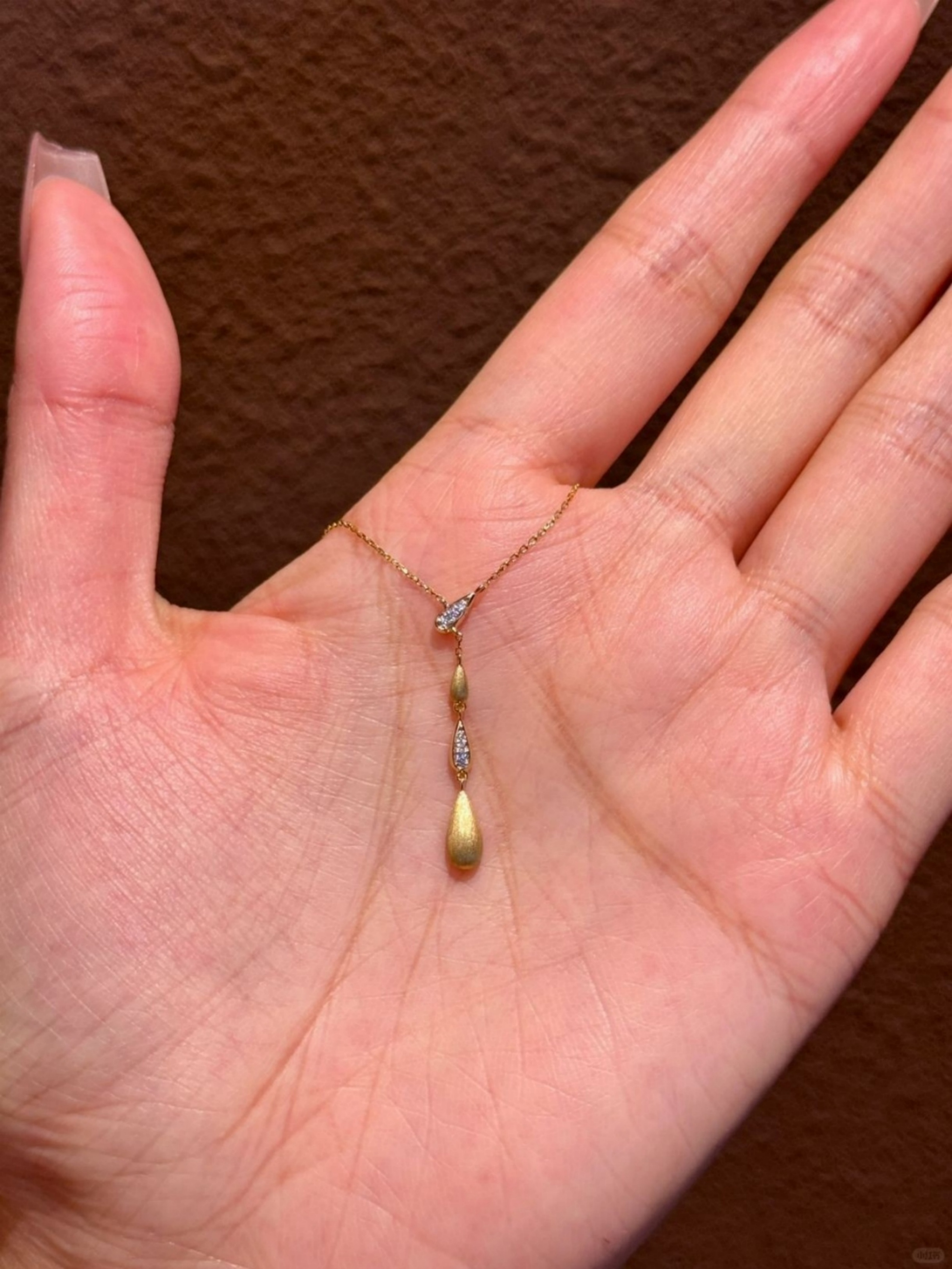 Gold Teardrop Lariat Necklace