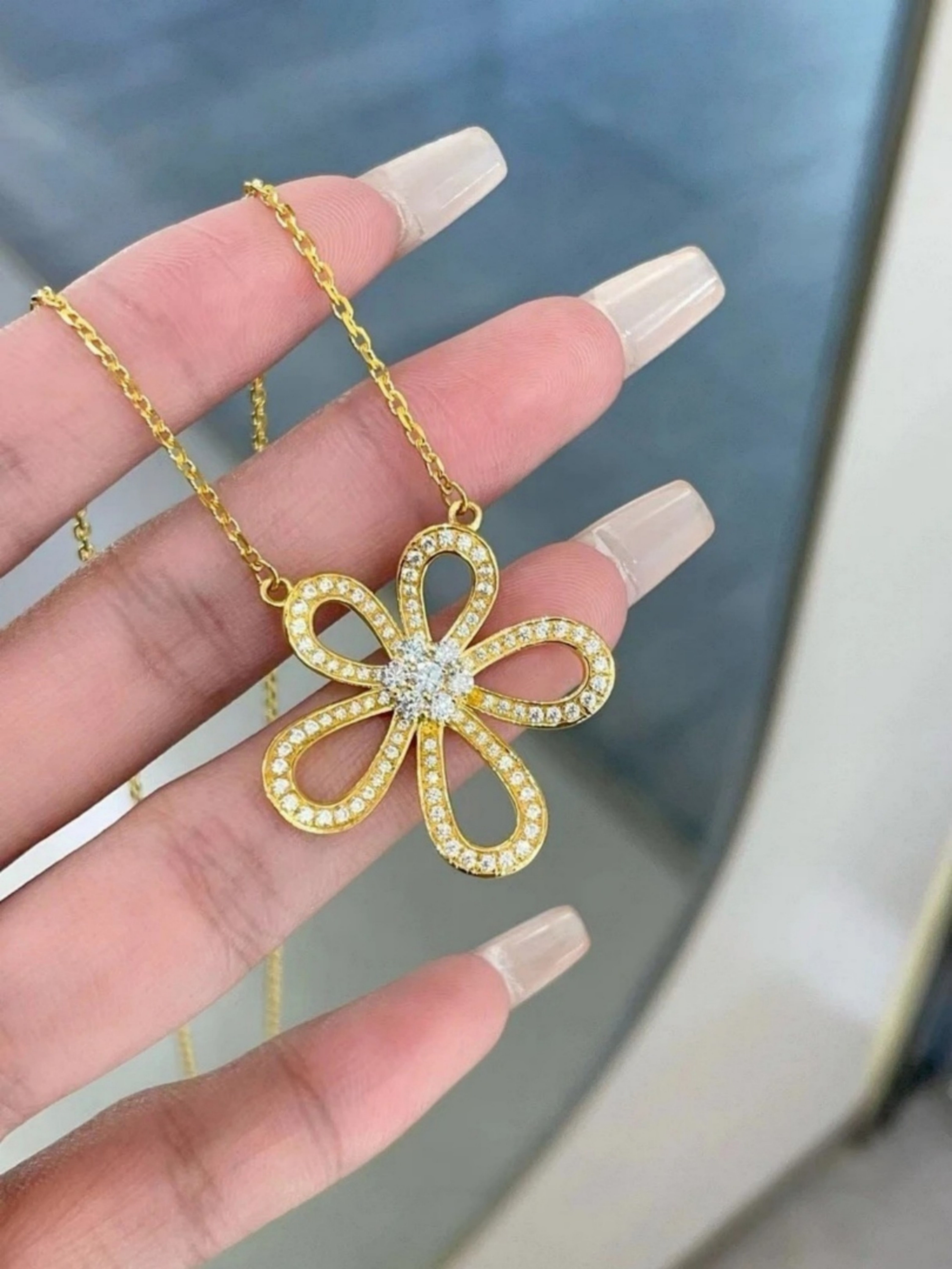 Gold Flower Pendant Necklace with Zircon