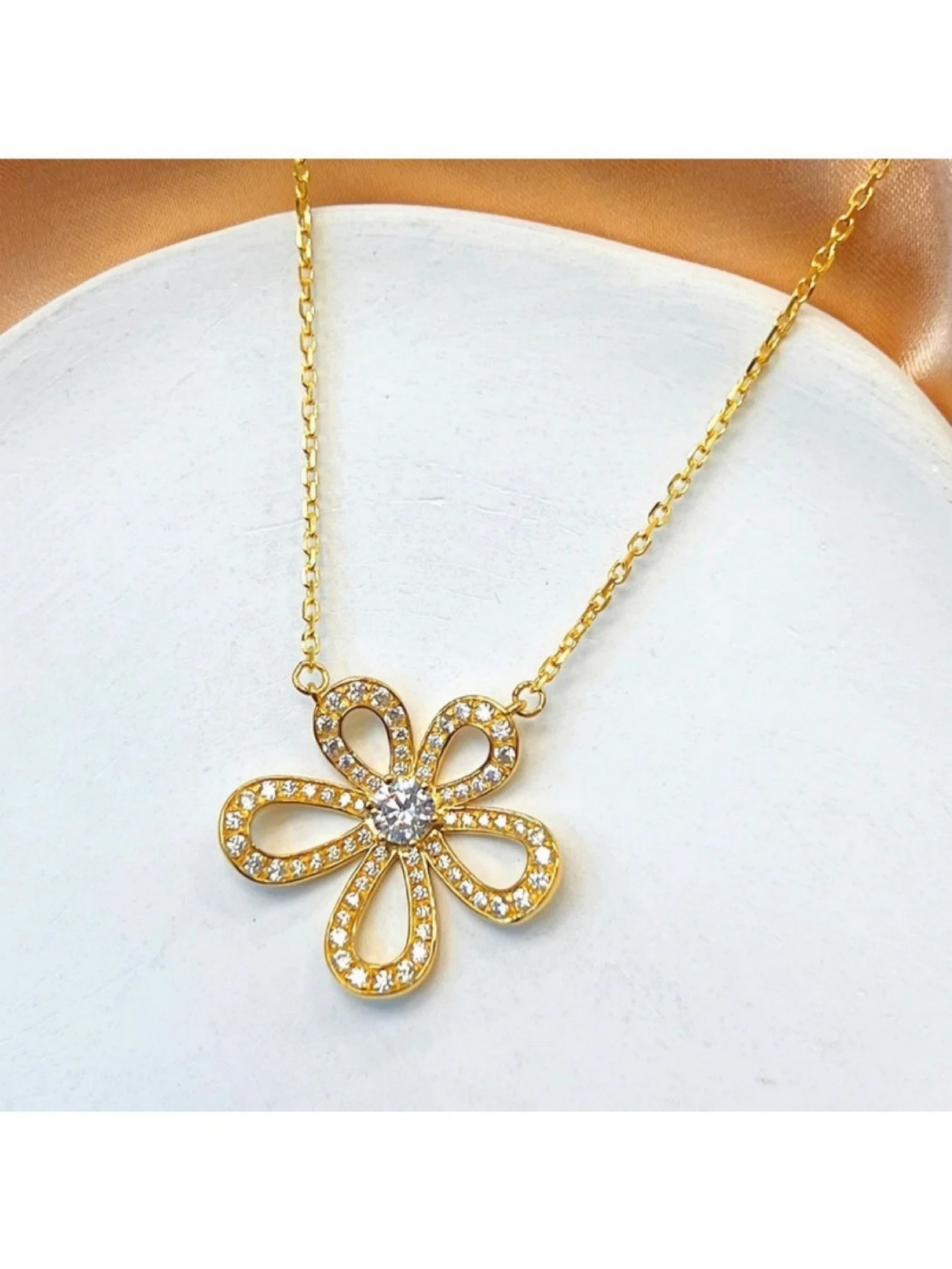 Gold Flower Pendant Necklace with Zircon