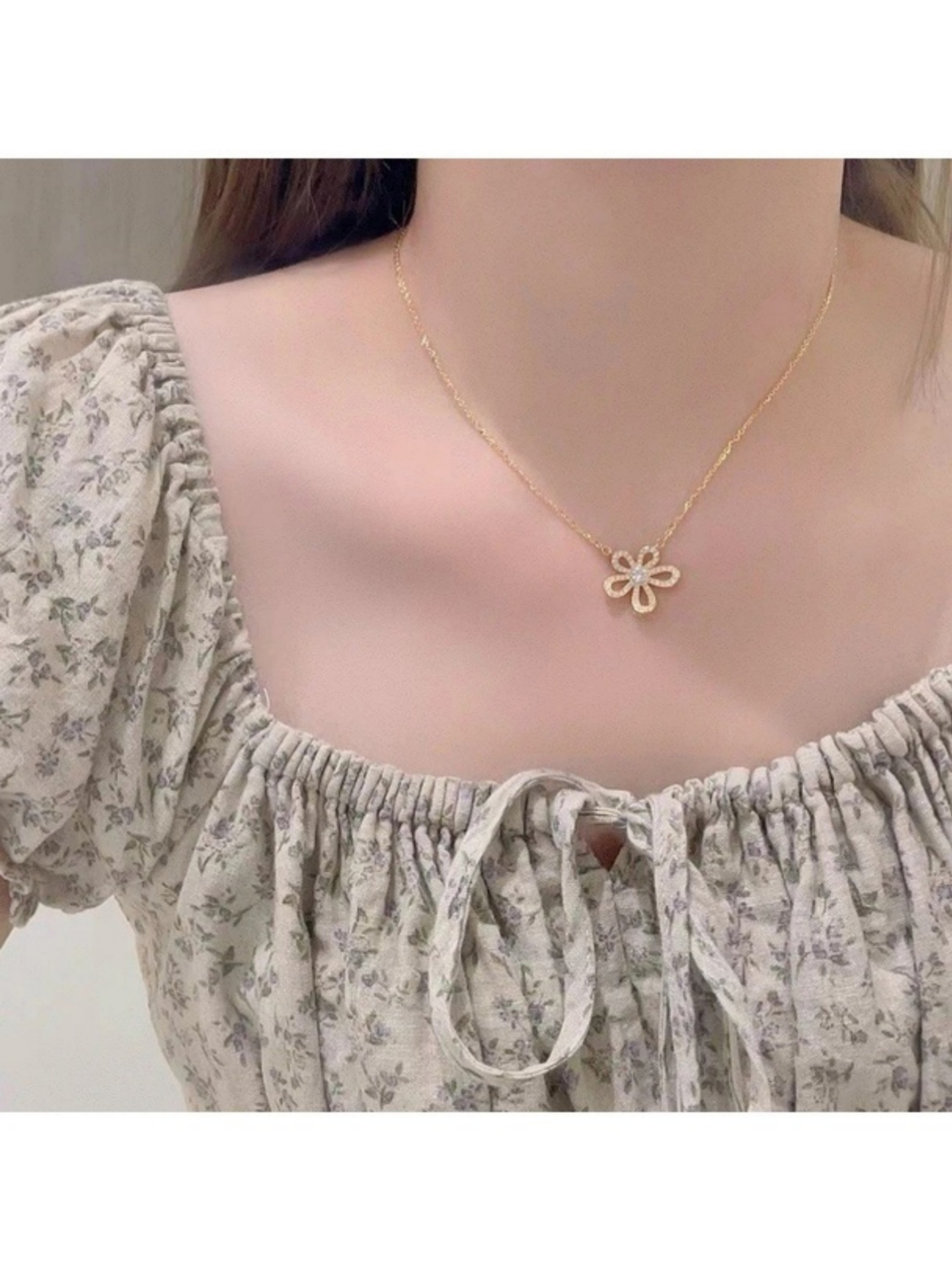 Gold Flower Pendant Necklace with Zircon
