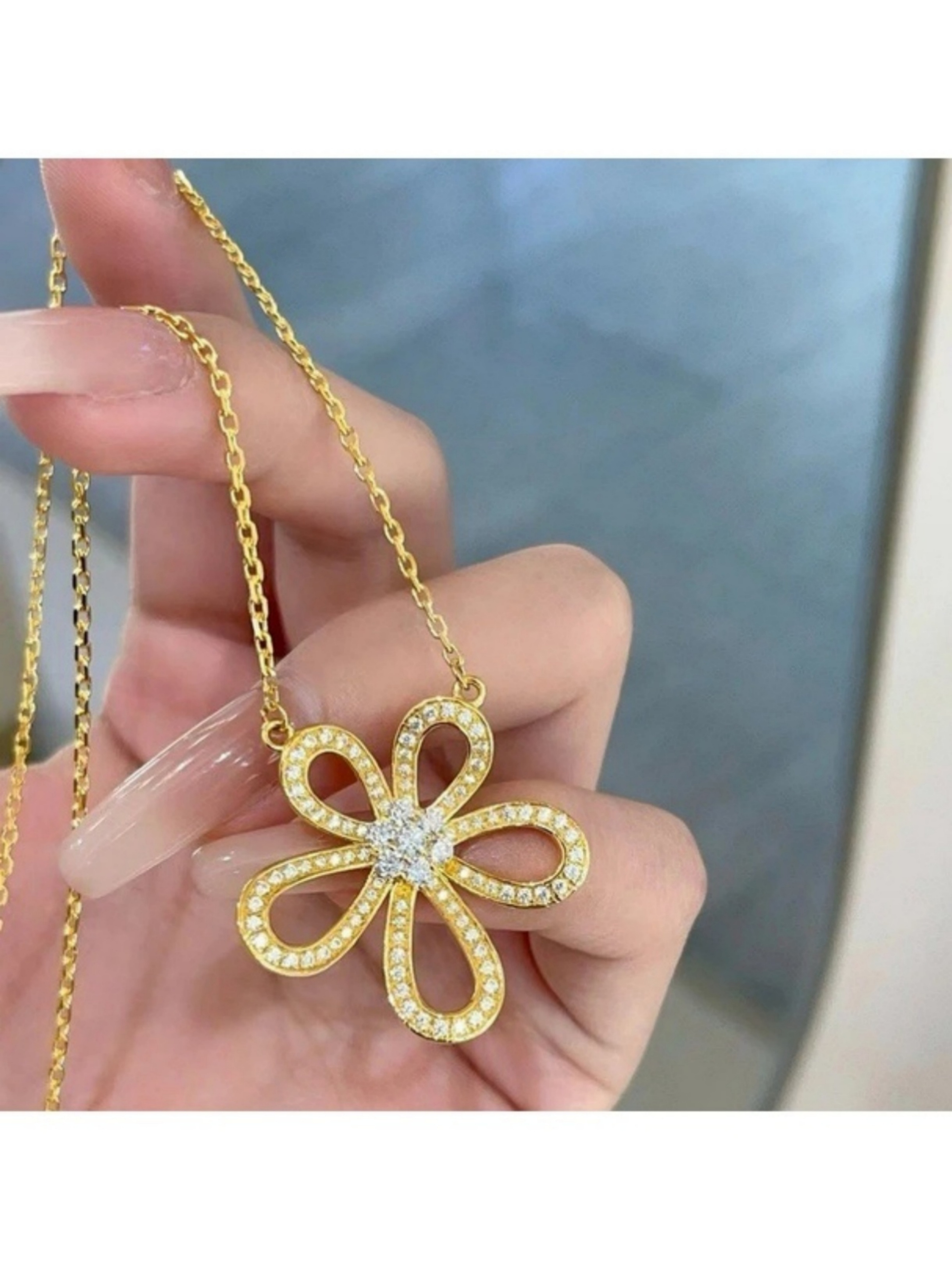 Gold Flower Pendant Necklace with Zircon