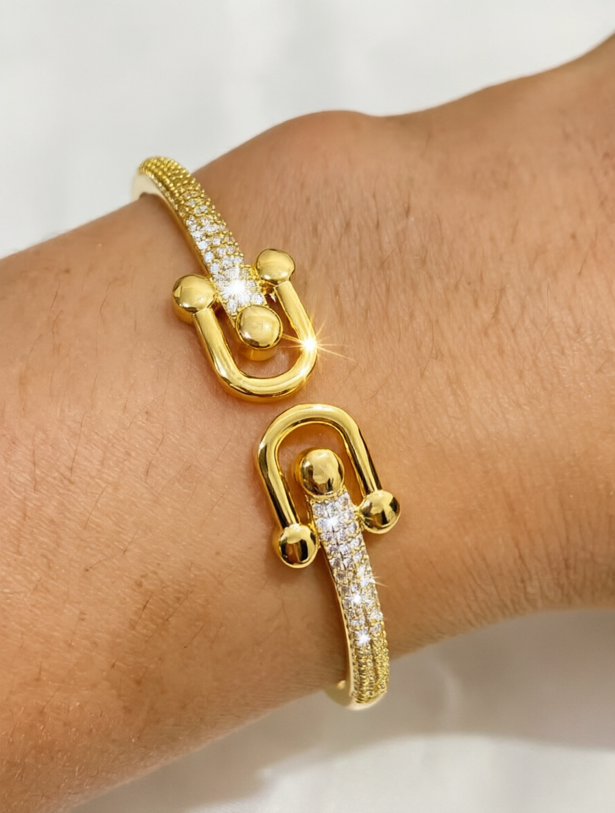 Horseshoe-Shaped Cubic Zirconia Bracelet