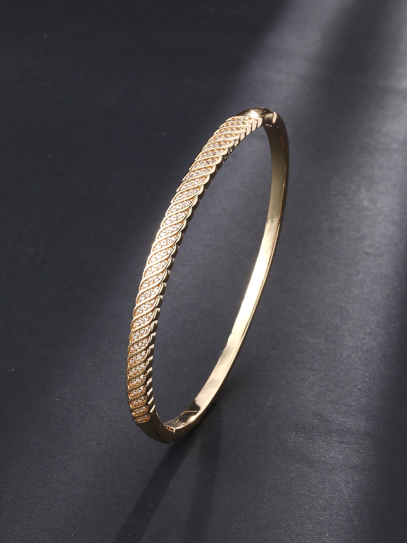 Cubic Zirconia Bracelet with Tire Design