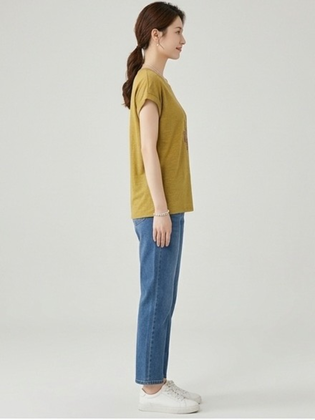 Yellow Swan Print T-Shirt with Short Sleeves