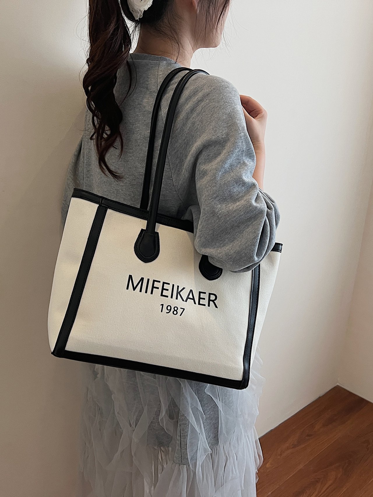 Off-White Printed Shoulder Bag