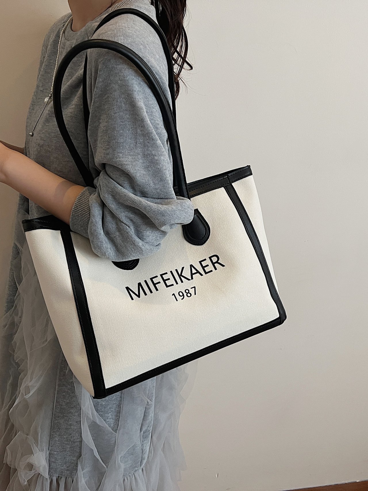 Off-White Printed Shoulder Bag