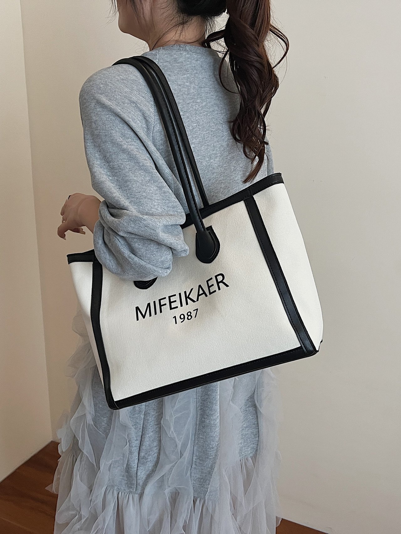 Off-White Printed Shoulder Bag