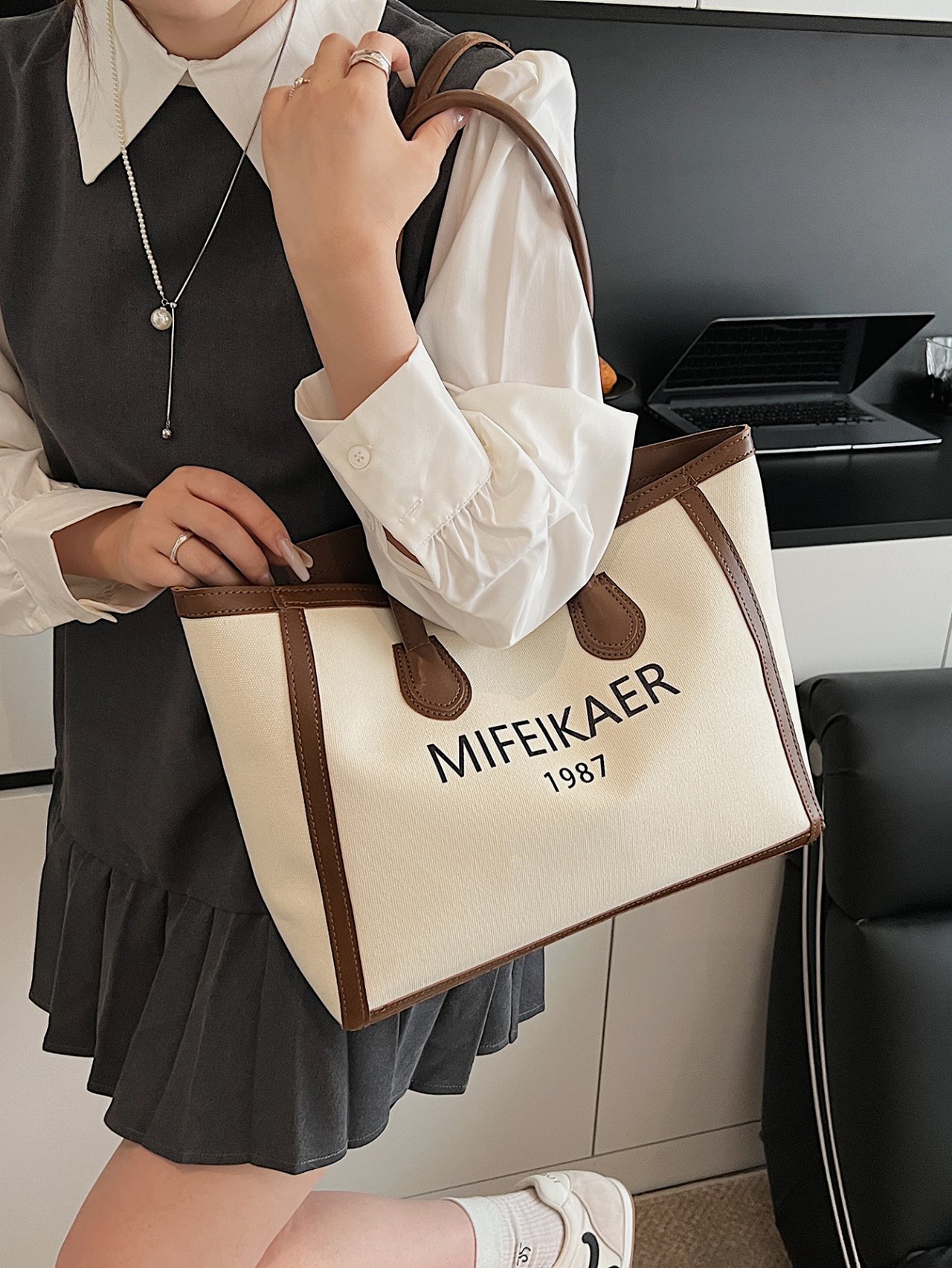 Off-White Printed Shoulder Bag