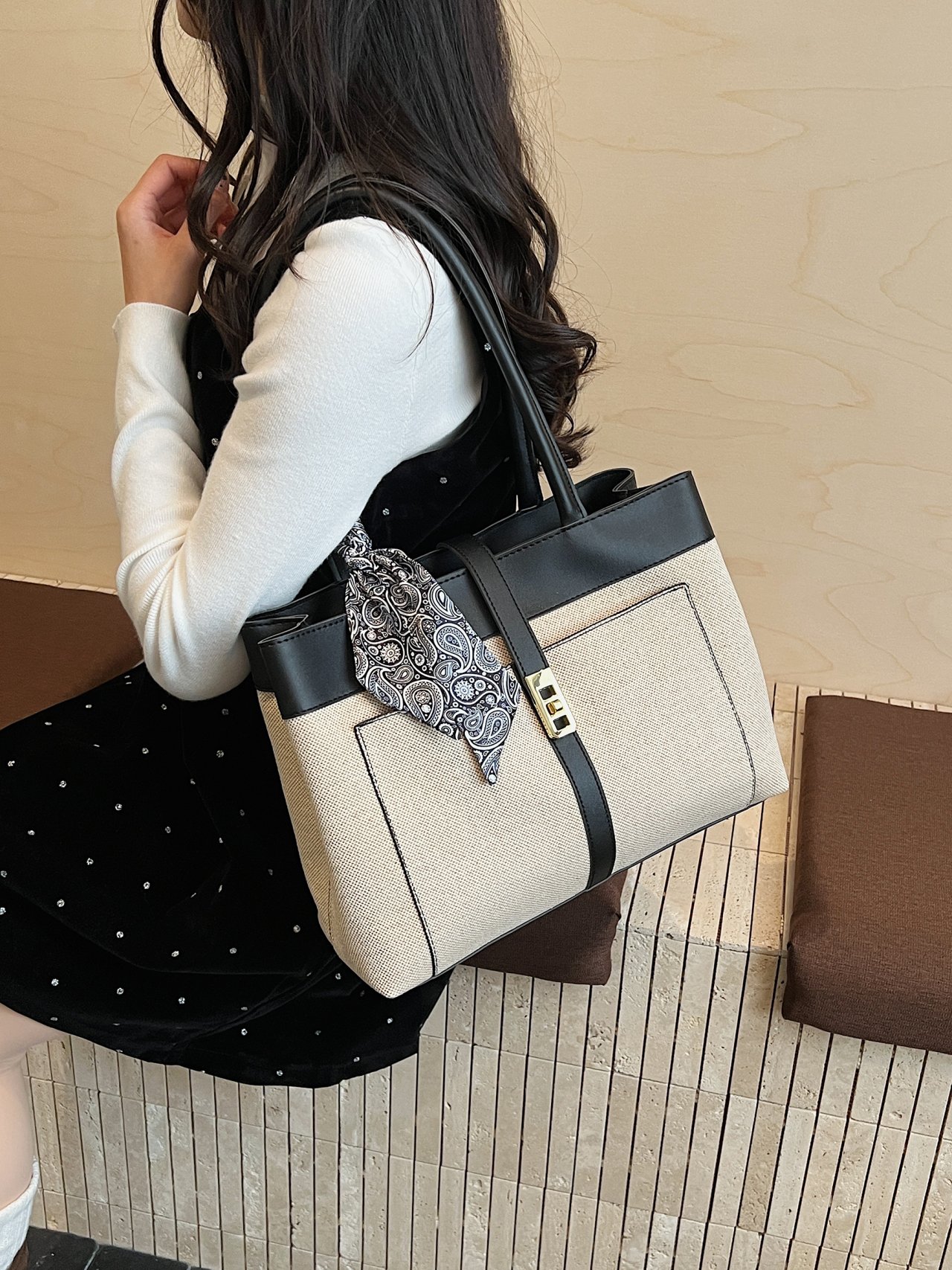 Beige Contrast Trim Shoulder Bag