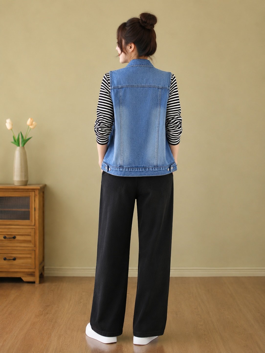Blue Spread Collar Sleeveless Solid Denim Jacket