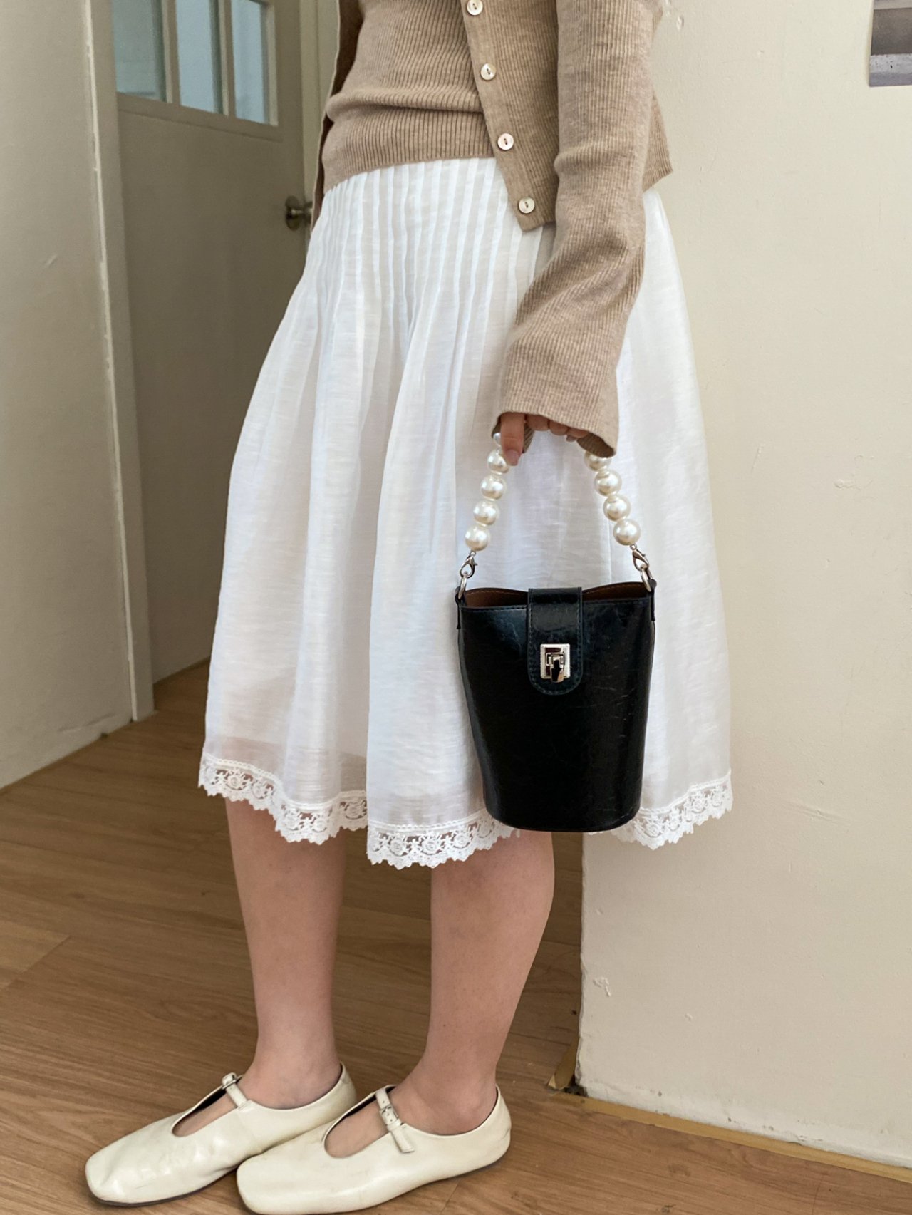 Black Bucket Handbag with Pearl Handle