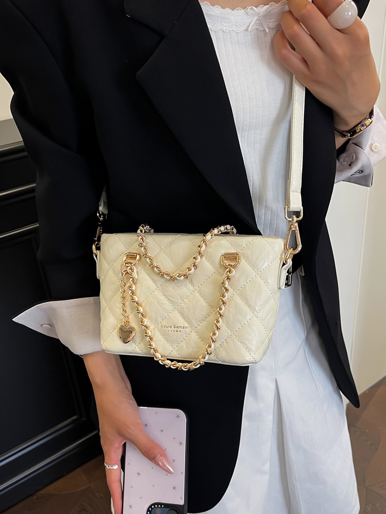 حقيبة كروس مبطنة بسلسلة ذهبية لون أبيض