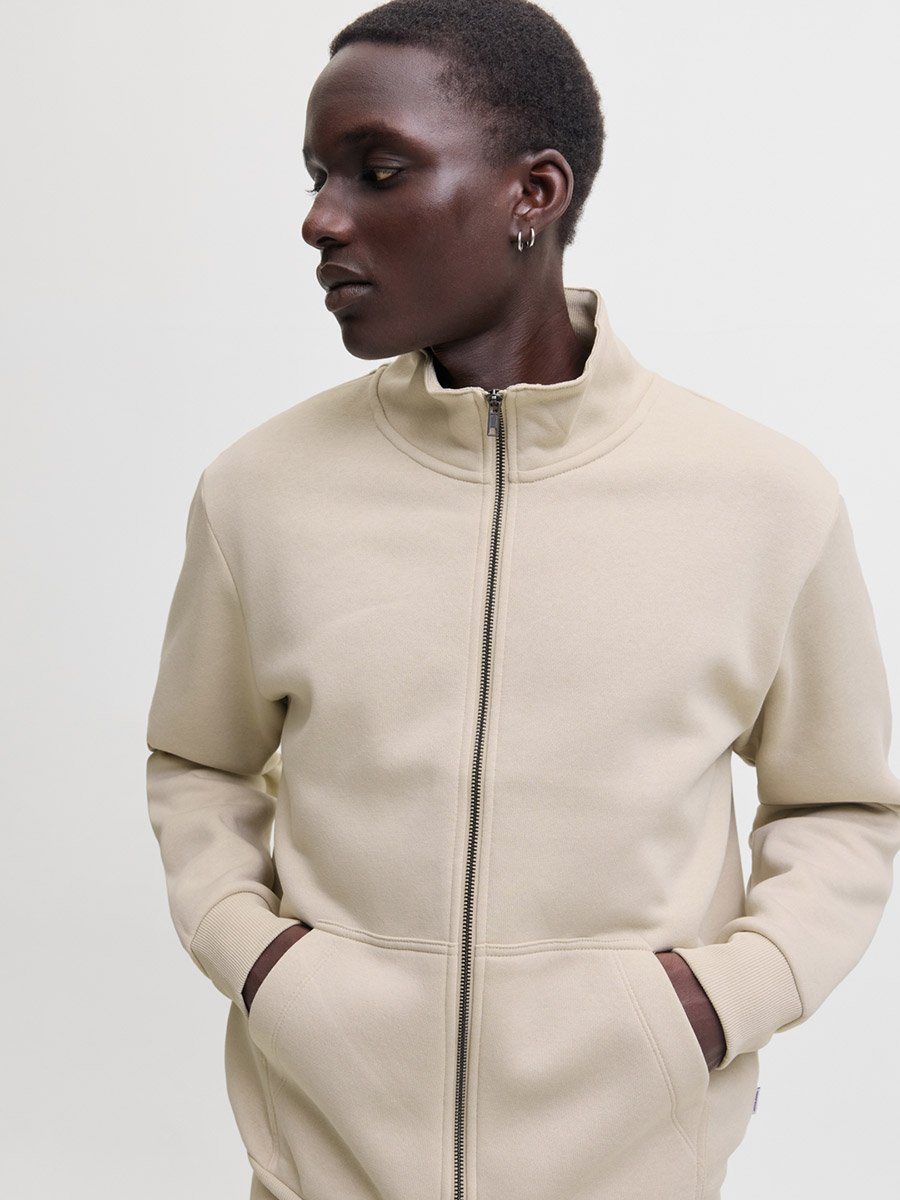 سويت شيرت سادة بسحاب وياقة قائمة باللون البيج