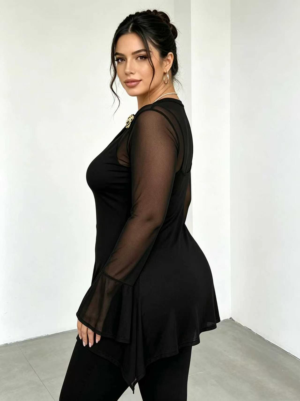 تونيك شبكي بمقاس كبير بلون أسود سادة