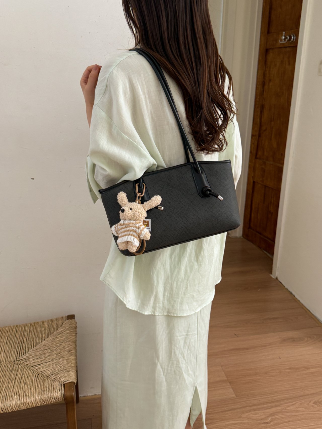Black Solid Shoulder Bag