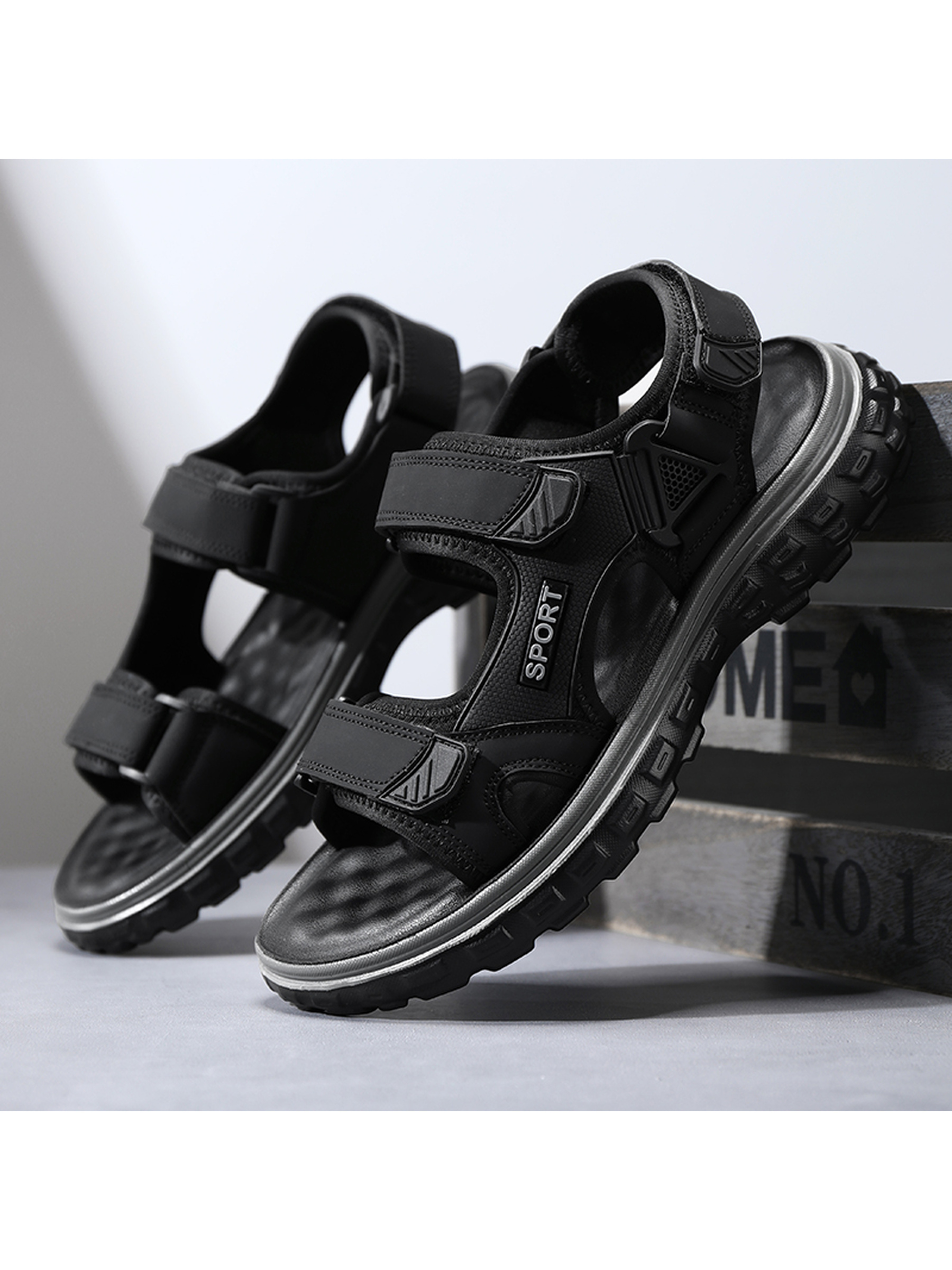 Black Solid Sporty Adjustable Sandals
