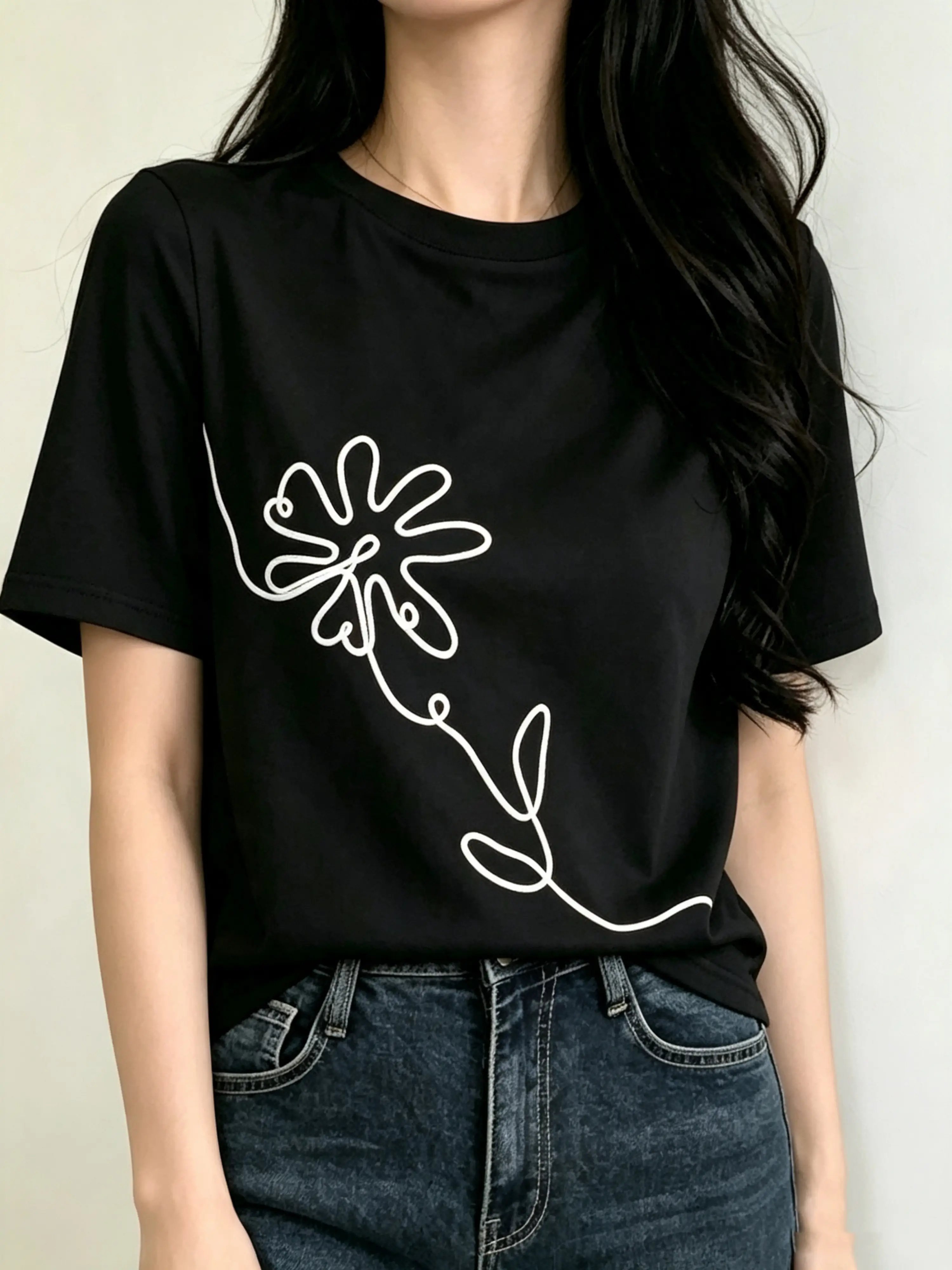 Black Floral Line Art T-Shirt with Short Sleeve