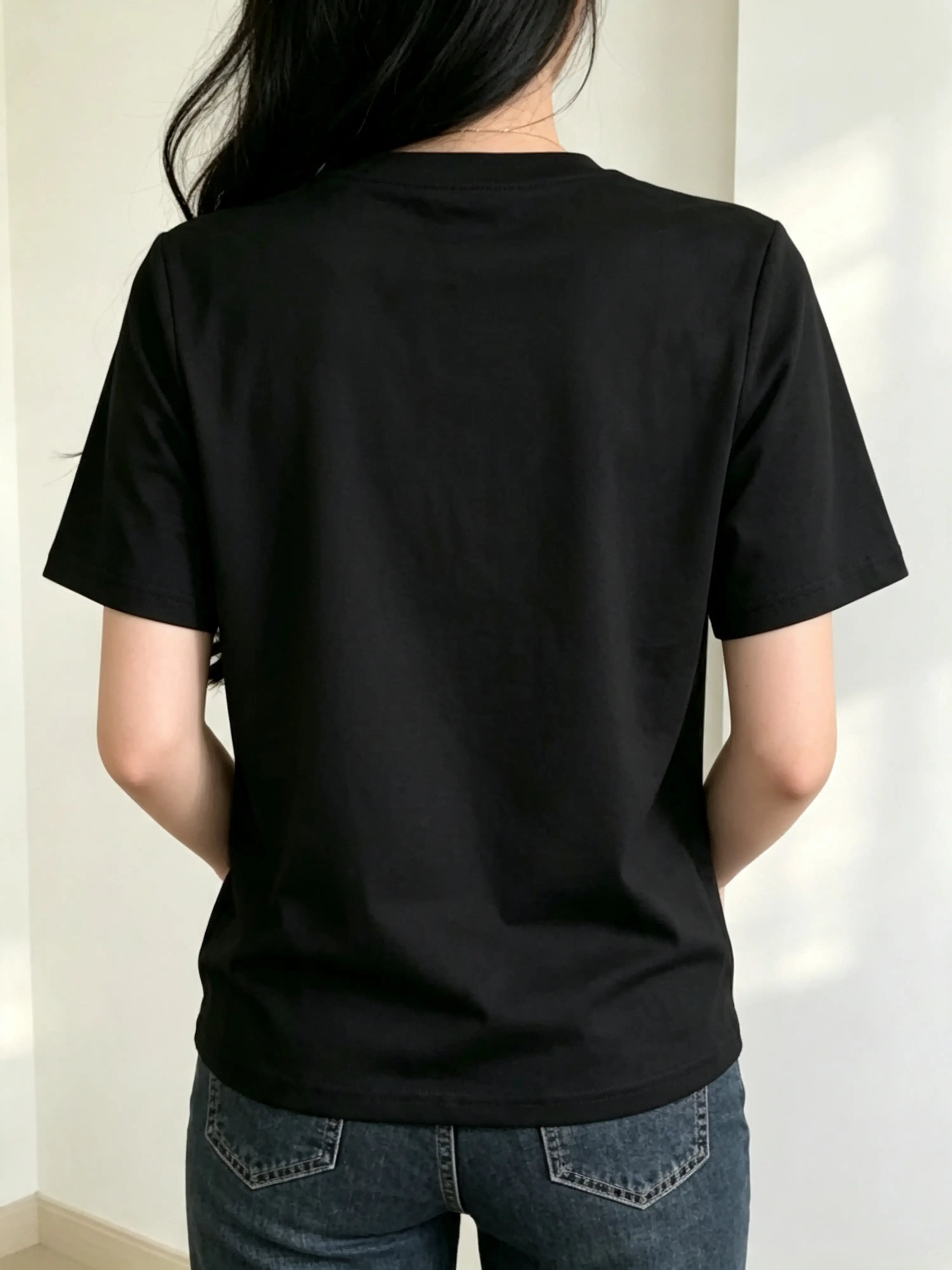 Black Floral Line Art T-Shirt with Short Sleeve