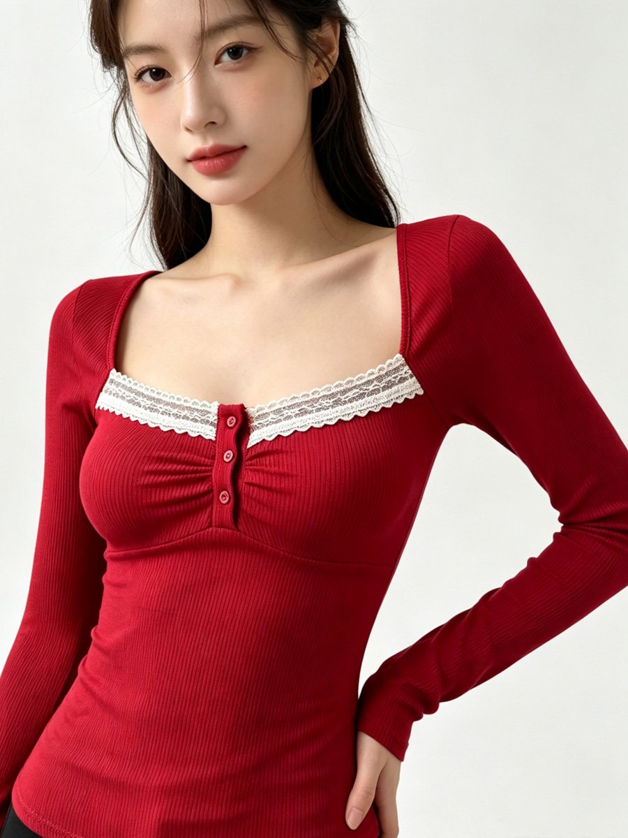 بلوزة بتفاصيل مضلعة وحافة دانتيل بلون أحمر