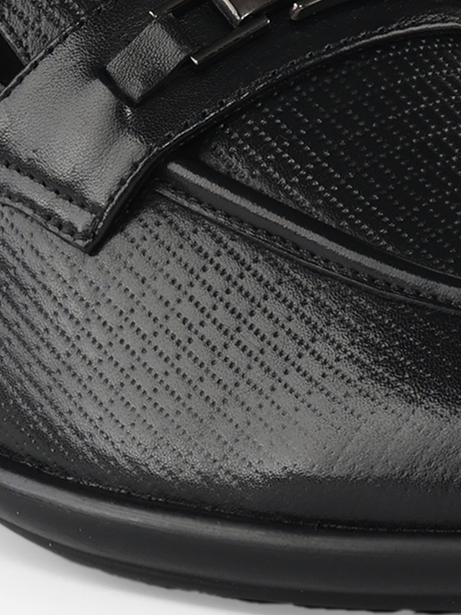 Men Textured Loafers