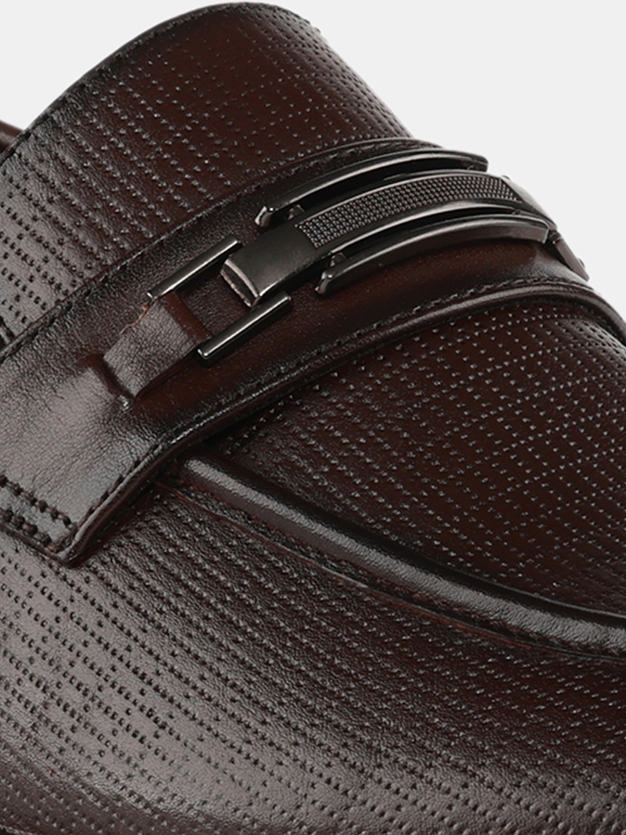 Men Textured Loafers