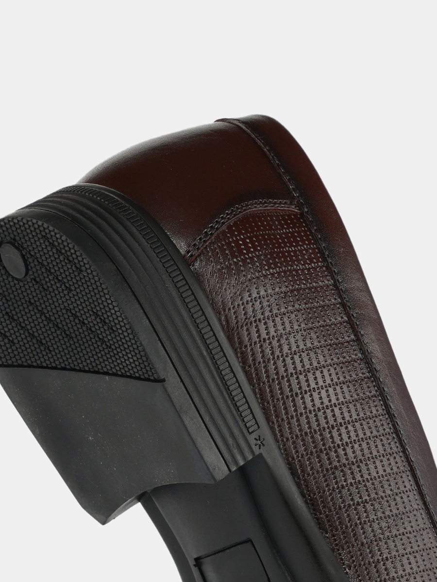 Men Textured Loafers