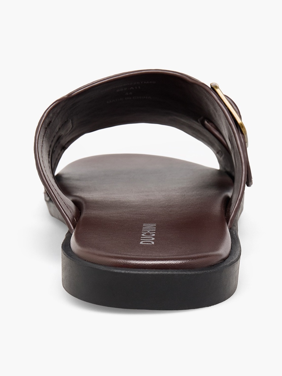 Men Textured Buckle Accent Sandals