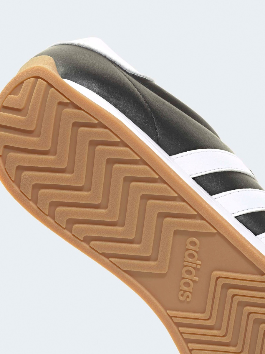 Men Runvista Striped Lace-Up Sports Shoes