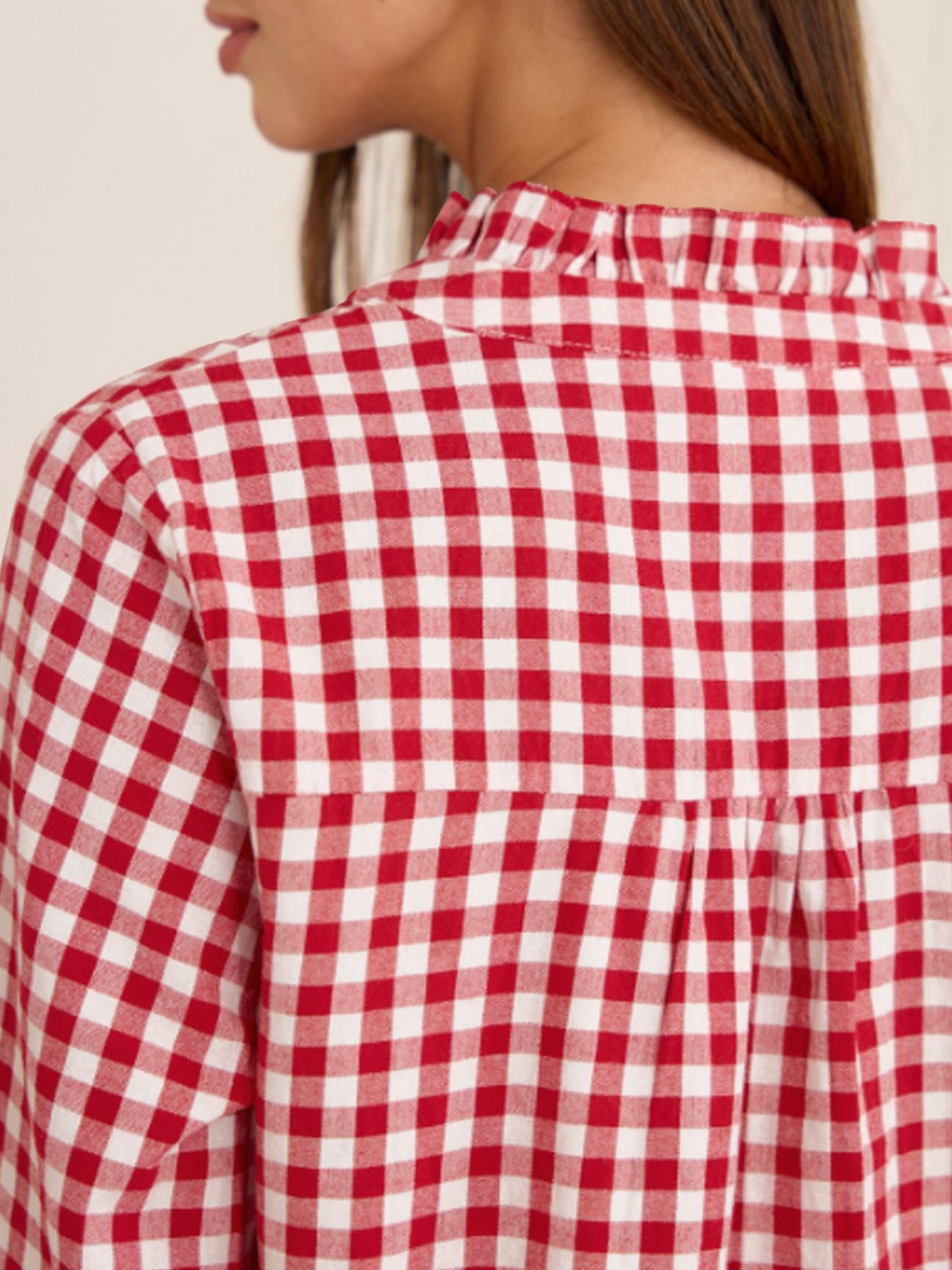 بلوزة بأكمام طويلة وطبعة غينغهام بلون أحمر