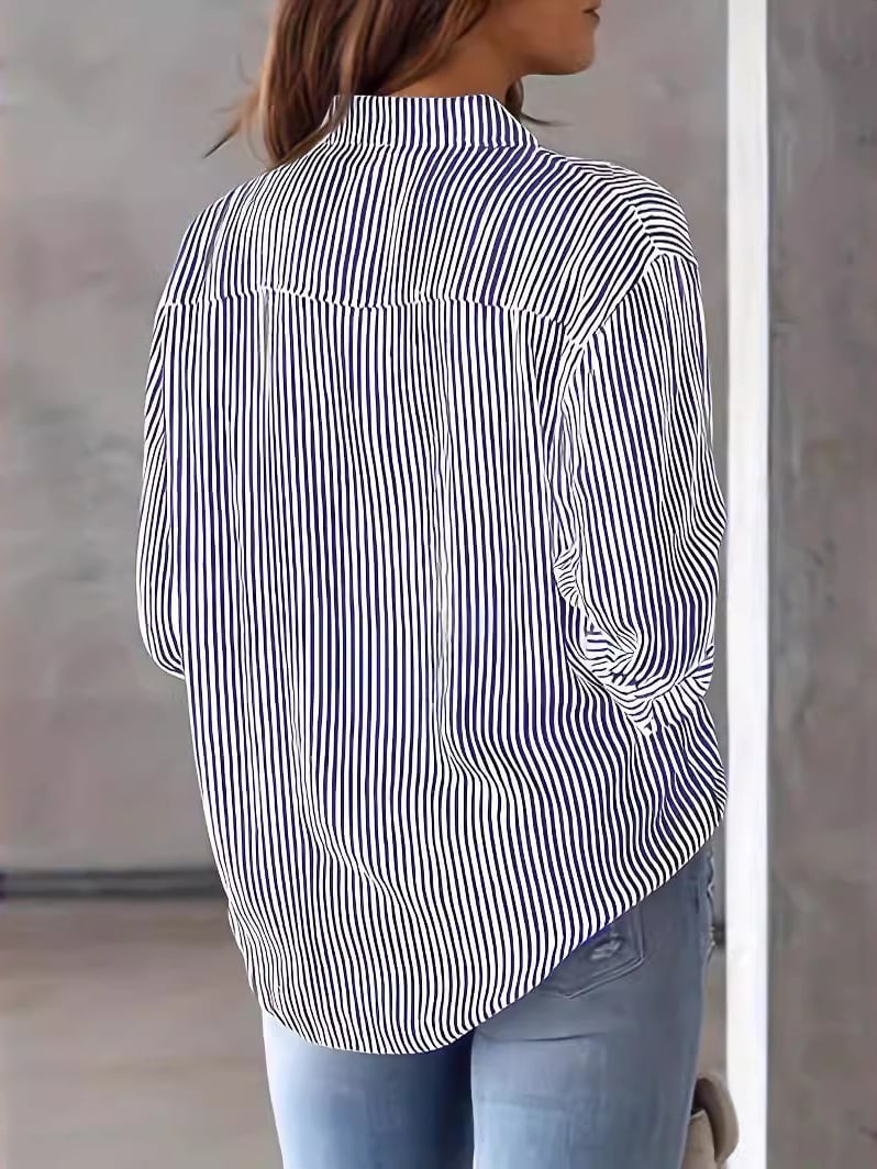 بلوزة بأزرار وأكمام طويلة مخططة بلون أسود