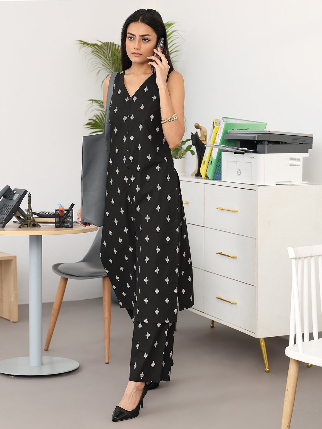 Black Printed Sleeveless Kurta and Straight Pants Set