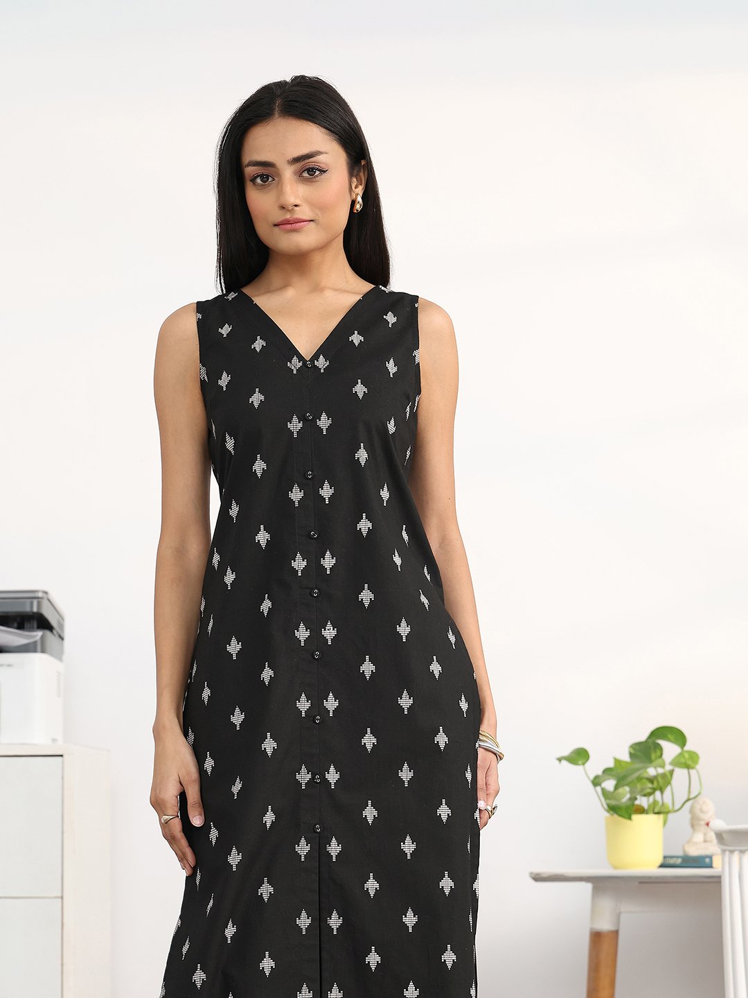 Black Printed Sleeveless Kurta and Straight Pants Set
