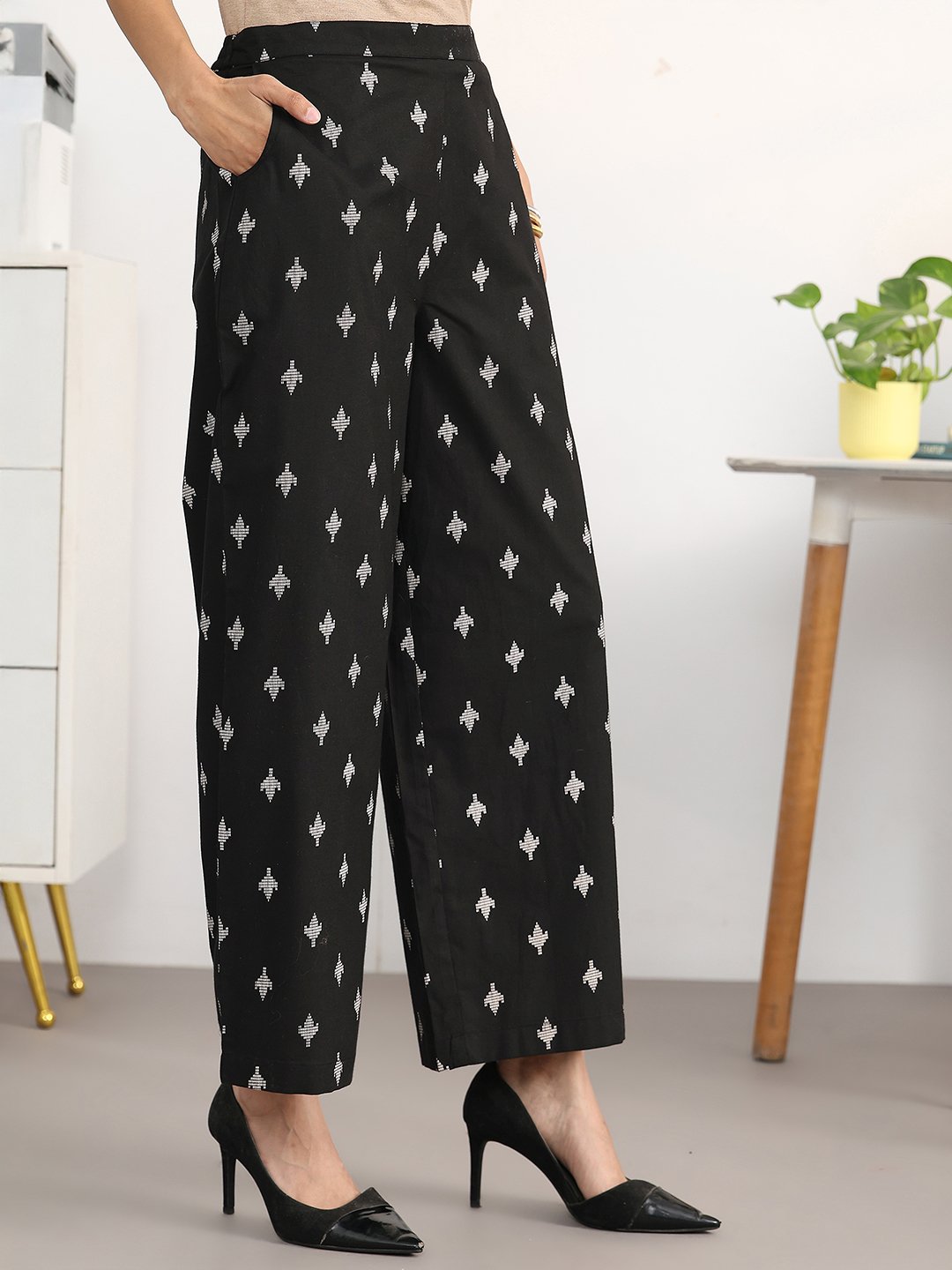 Black Printed Sleeveless Kurta and Straight Pants Set
