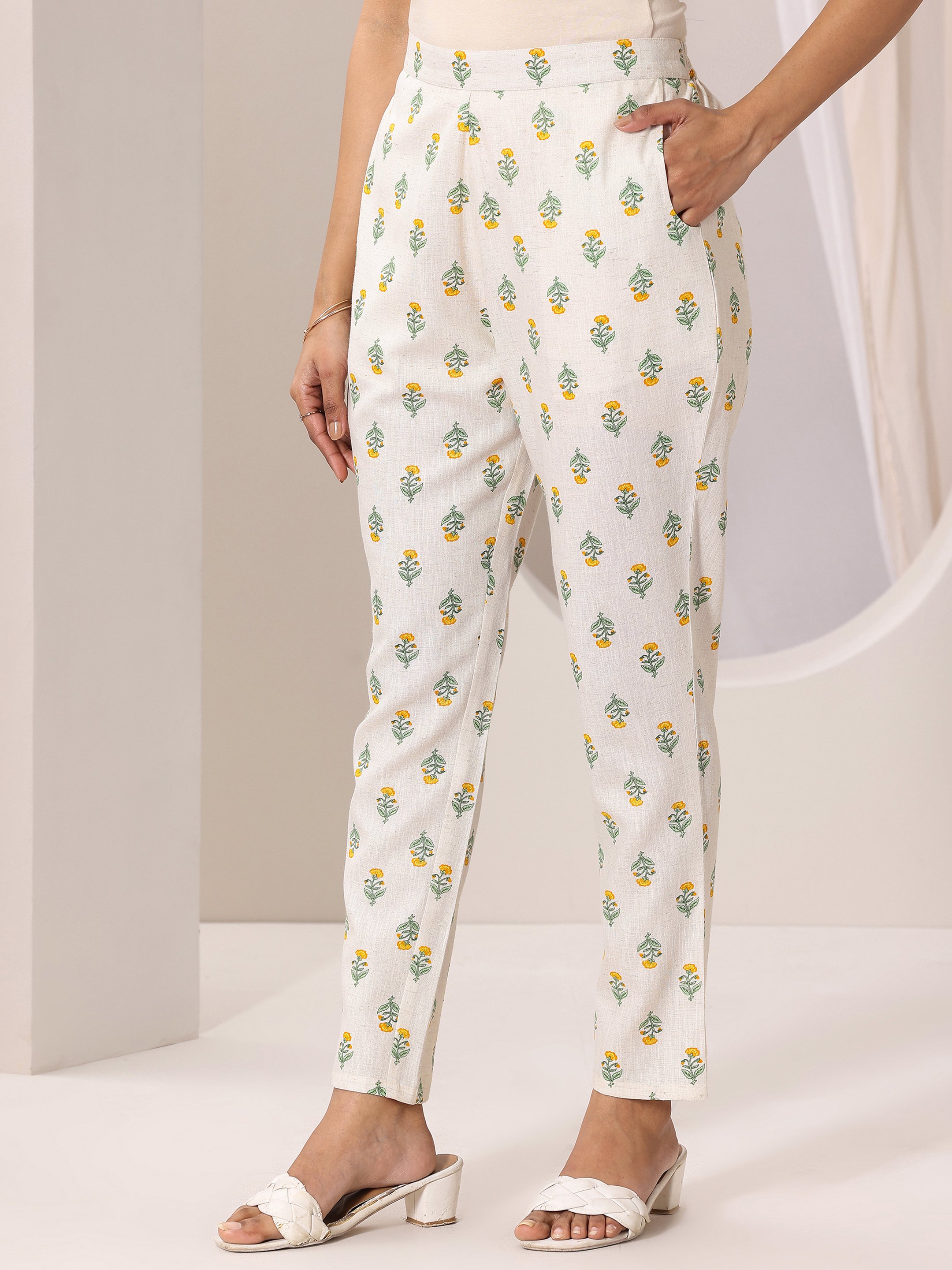 Off-White Printed Kurta and Straight Pants Set