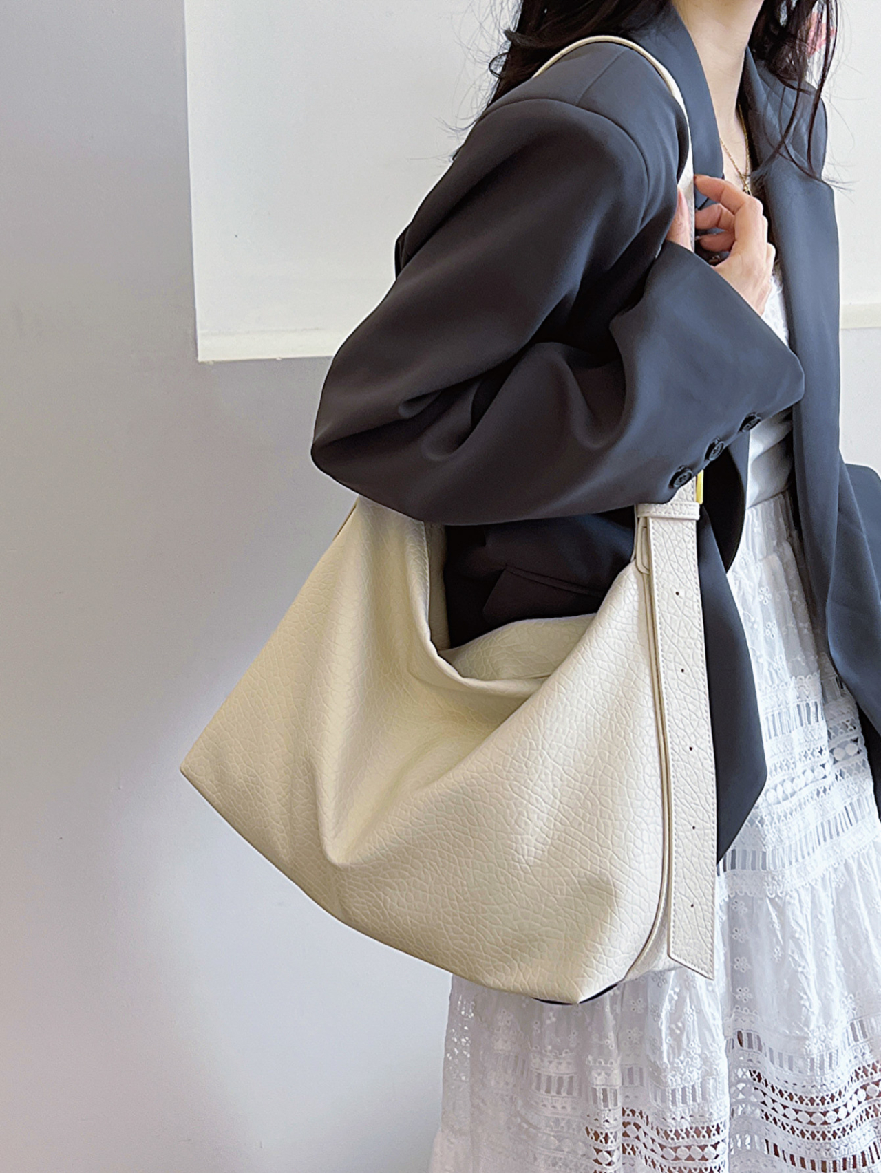 Off-White Plain Shoulder Bag 