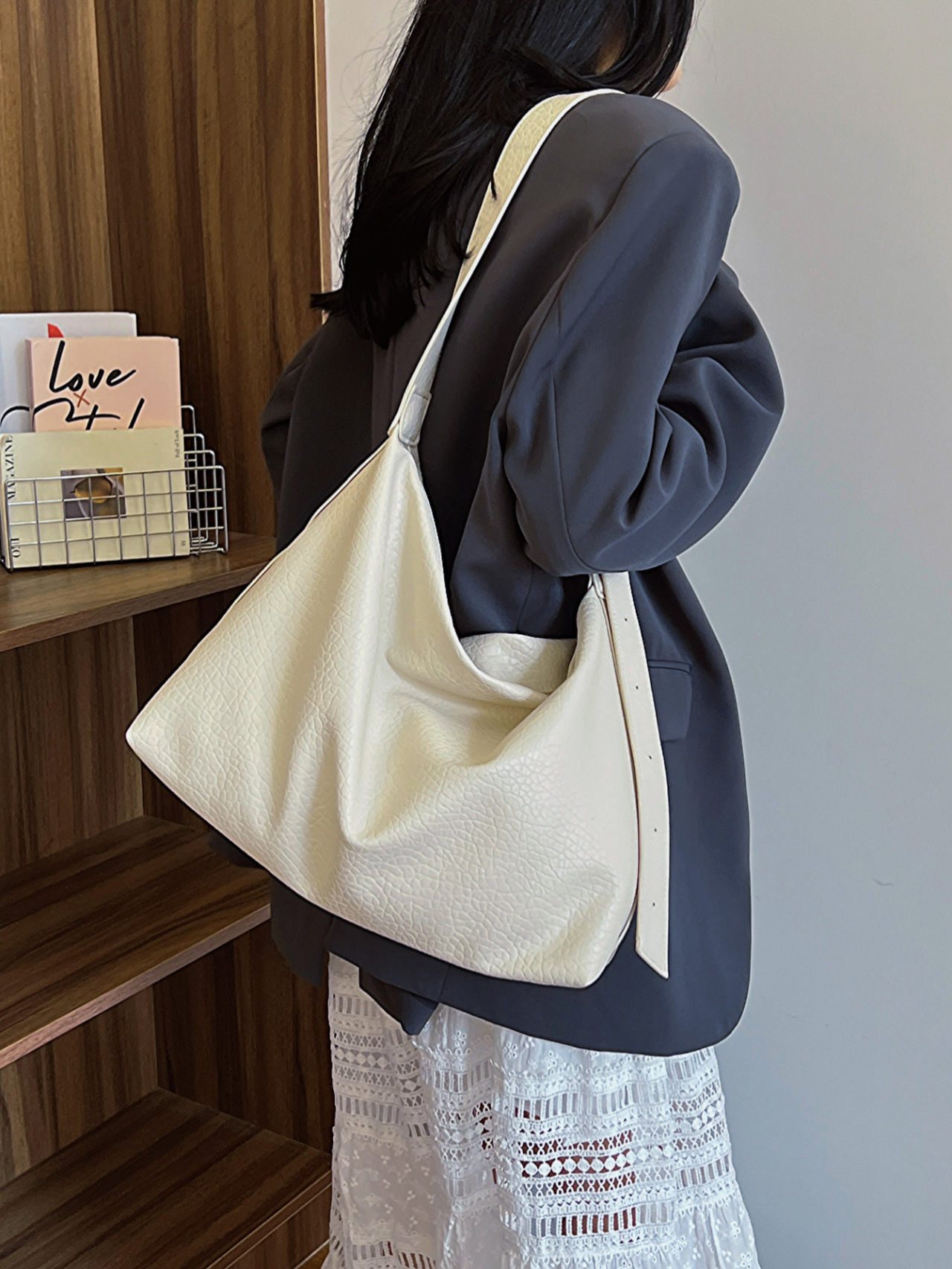 Off-White Plain Shoulder Bag 