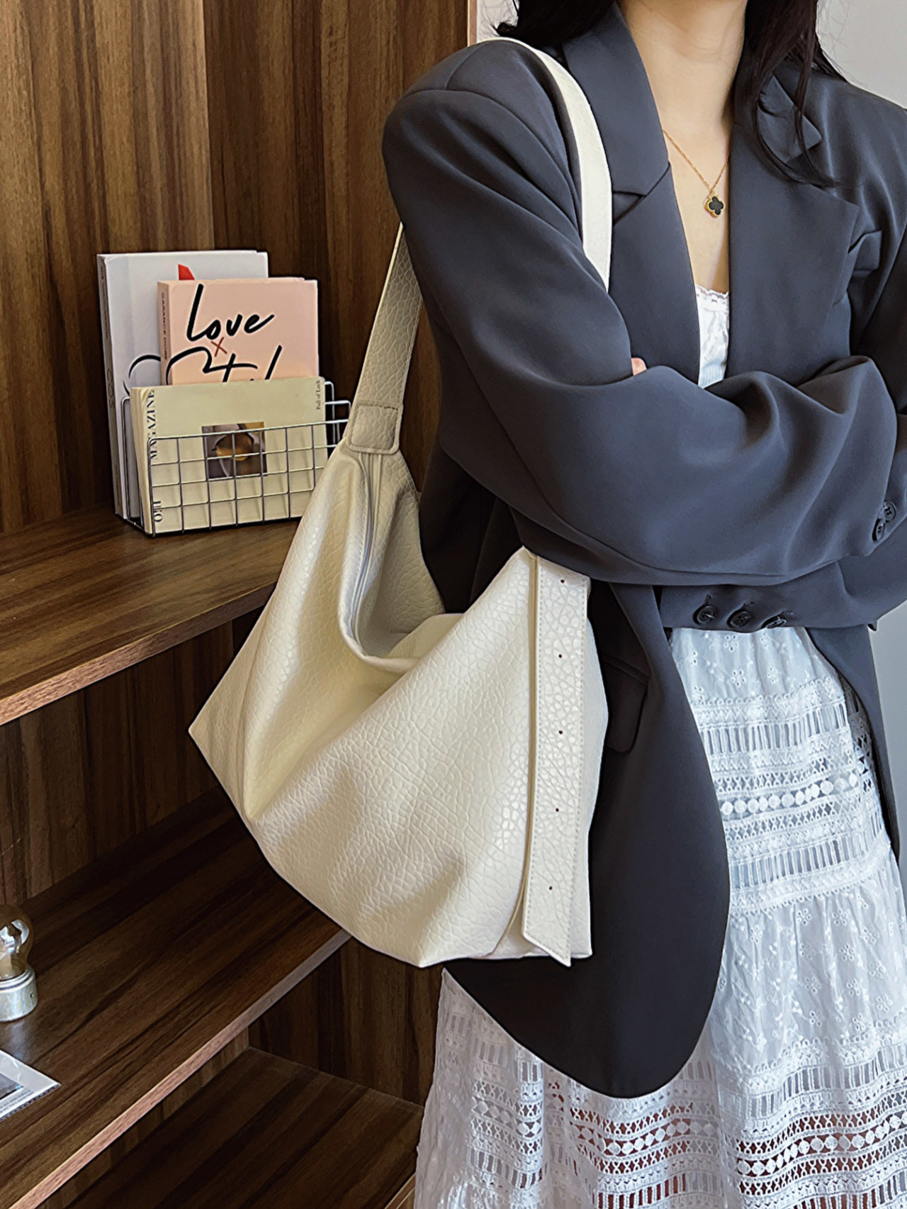 Off-White Plain Shoulder Bag 