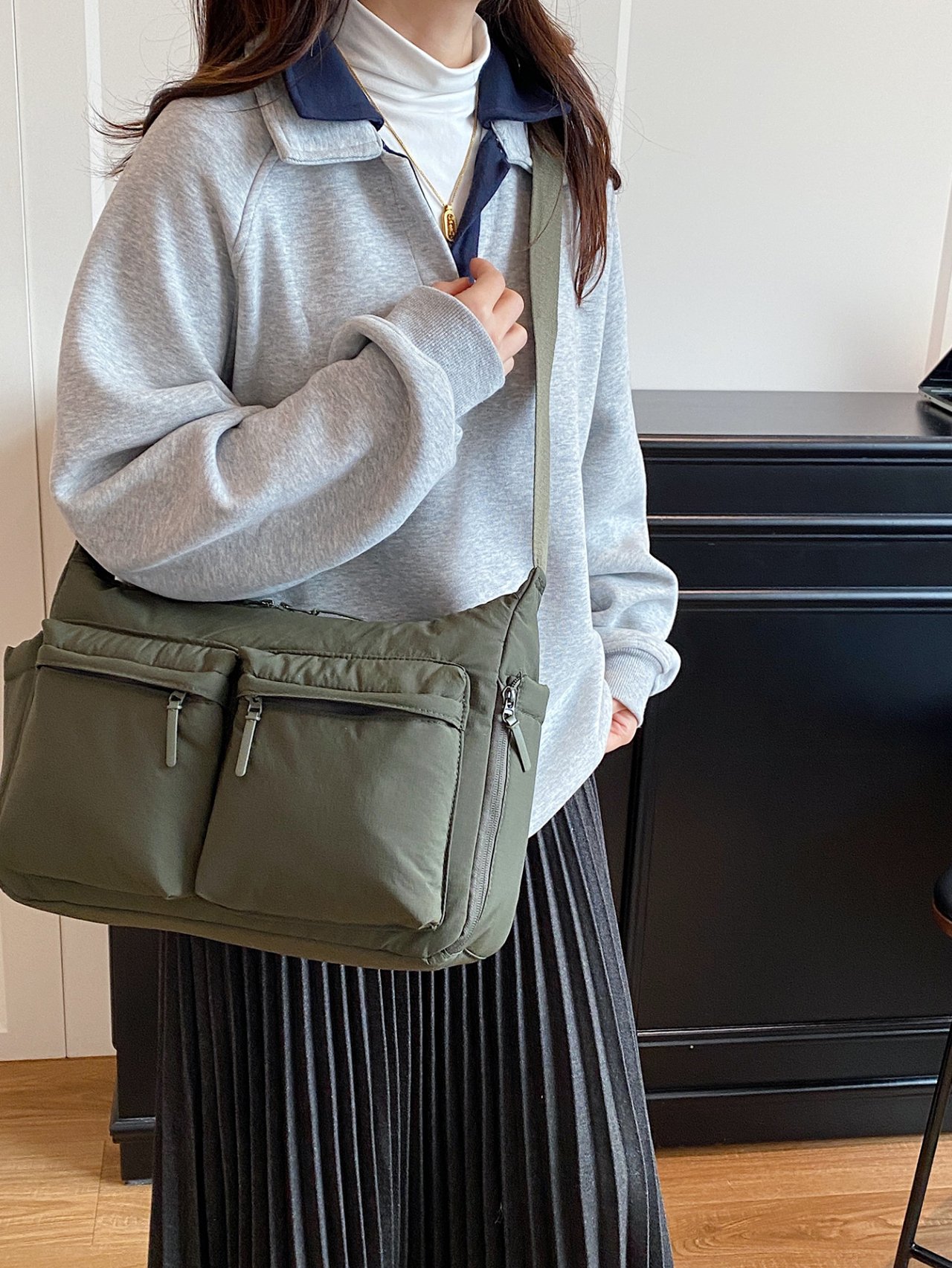 Green Crossbody Bag with Pockets
