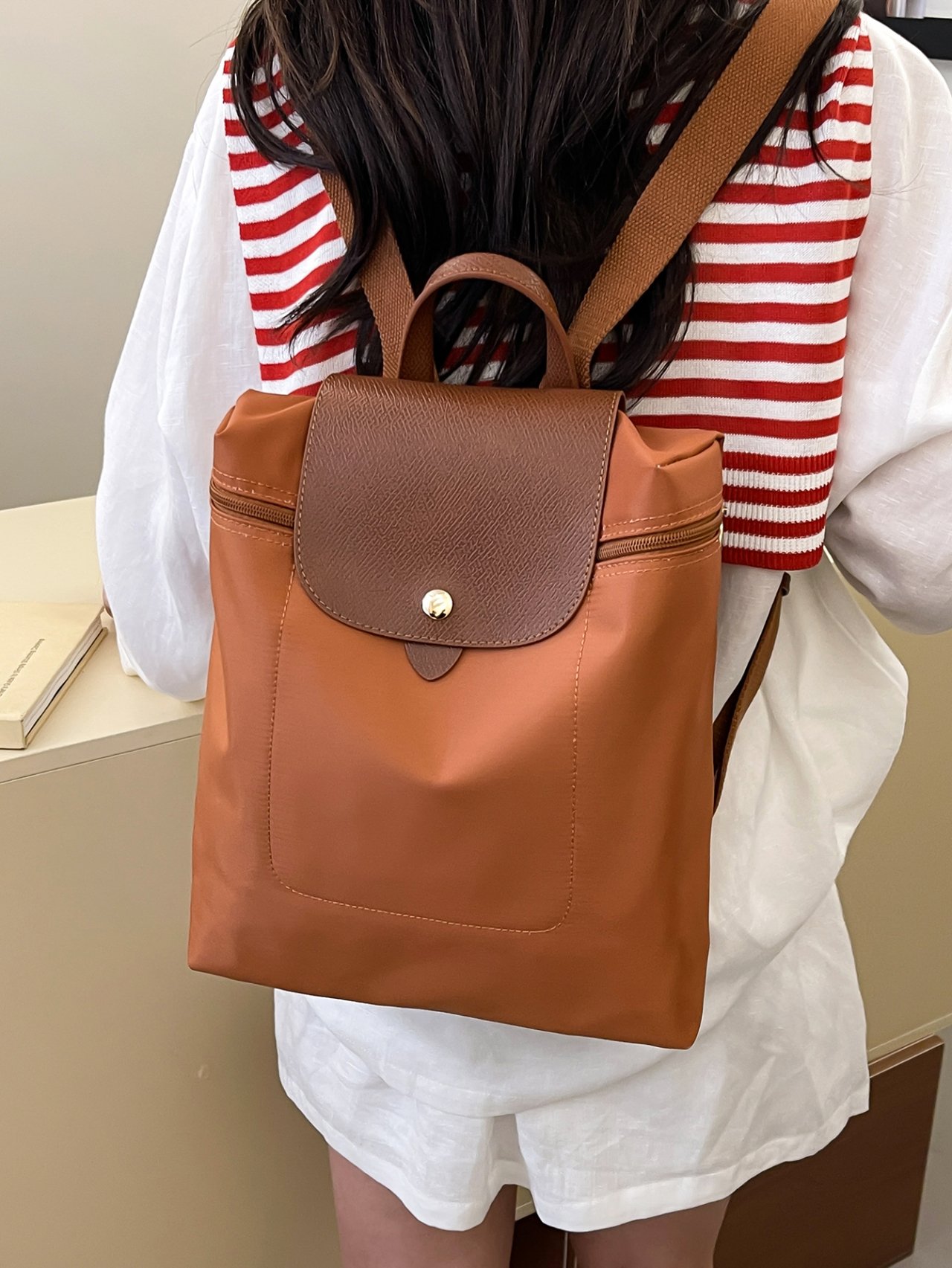 حقيبة ظهر نايلون بغطاء جلد صناعي بني