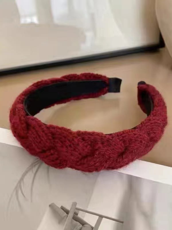 طوق شعر بورغندي محبوك ومجدول