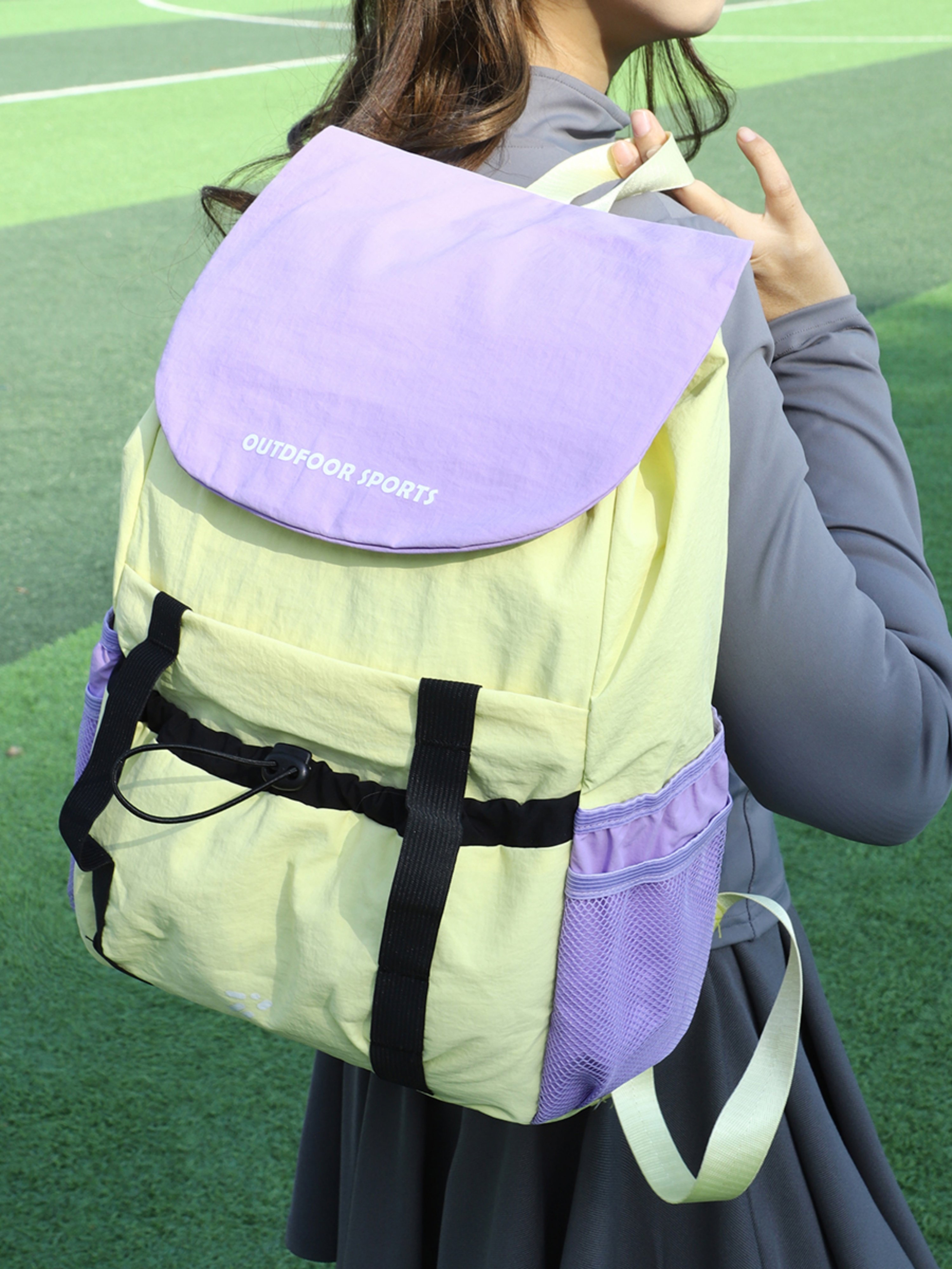 حقيبة ظهر سادة صفراء