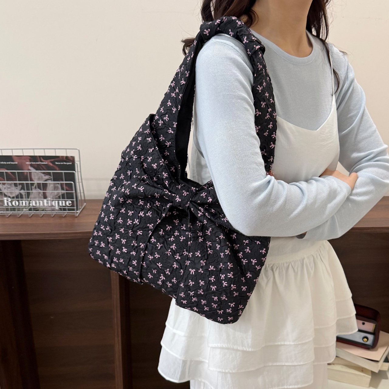 Black Bow-Knot Textured Shoulder Bag