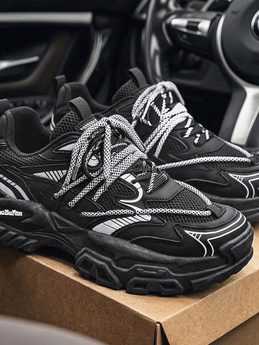 Men Plain Lace-Up Sneakers